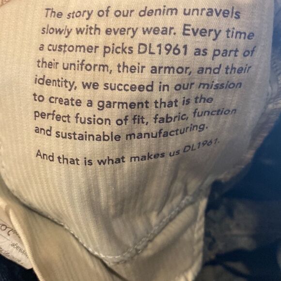 DL1961 Emilie Straight High Rise Vintage Rigid Dark Distressed Size 26 - Picture 10 of 10